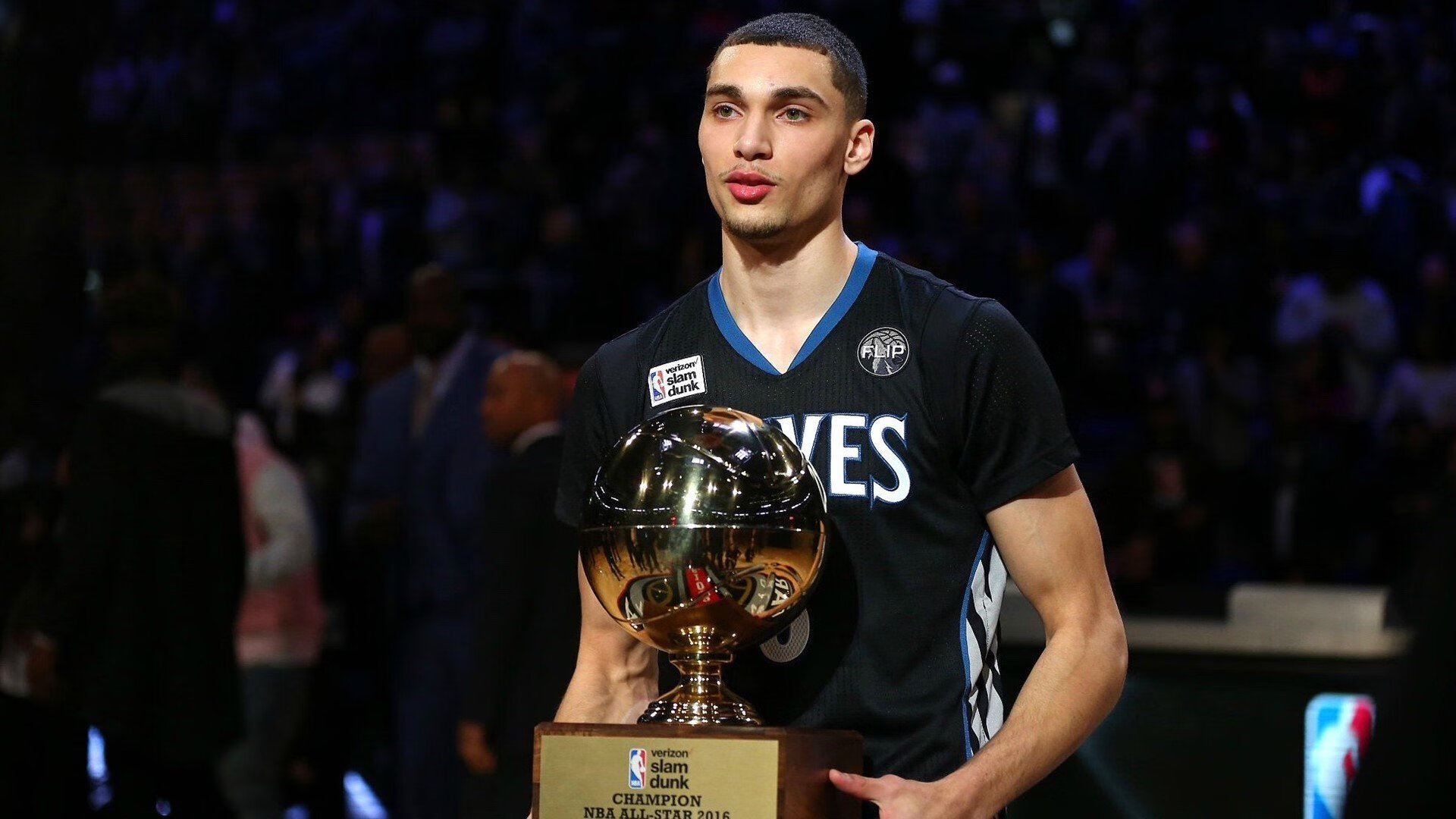 德甲争冠夜，阿坎吉的沉默与风暴