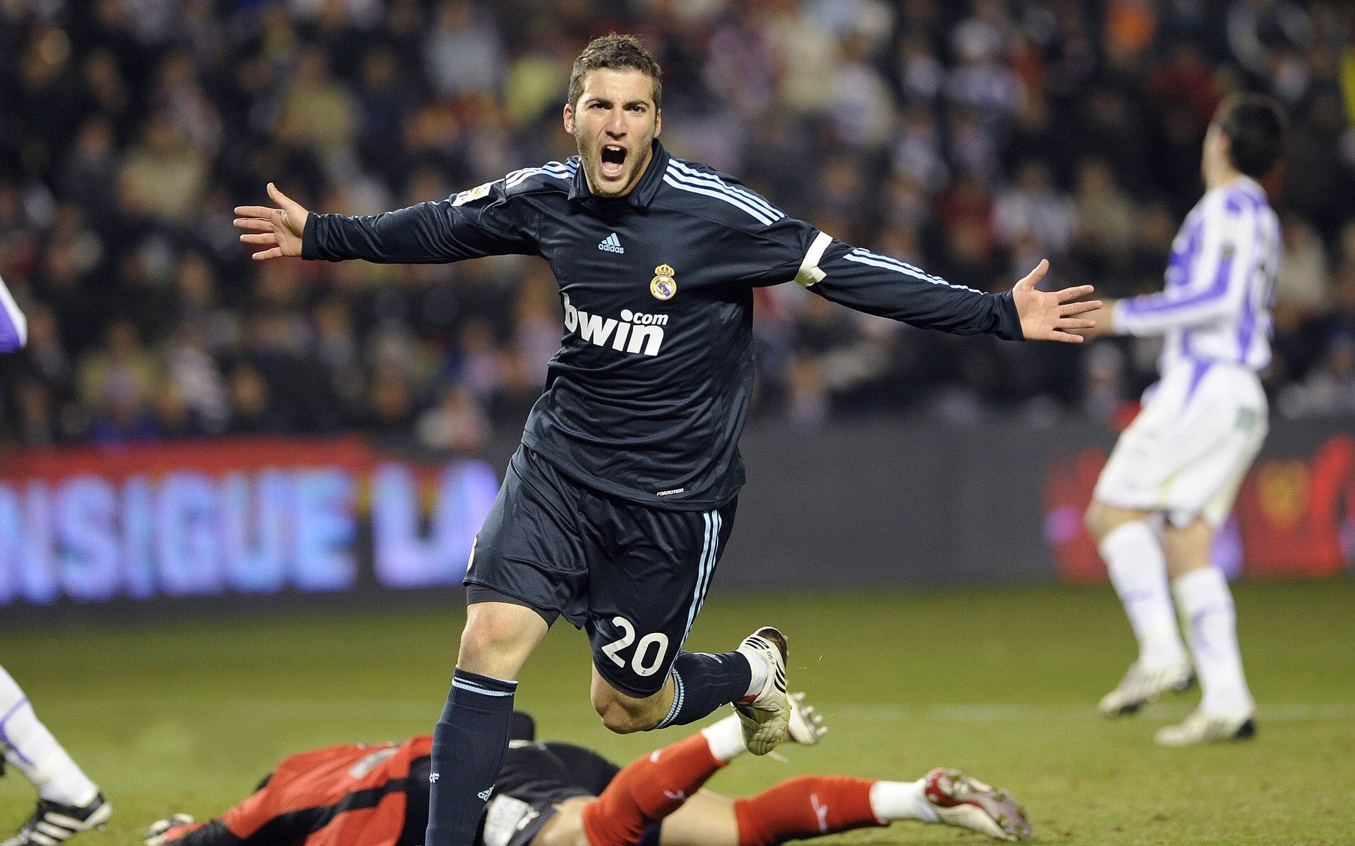 爱游戏入口-德甲争冠战之夜，哈弗茨数据全面爆炸，从水货标签到关键先生的救赎之路